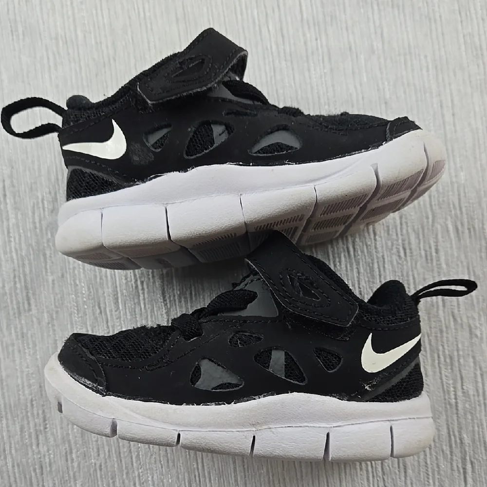Nike Black and White Sneakers with Ankle Support‎
